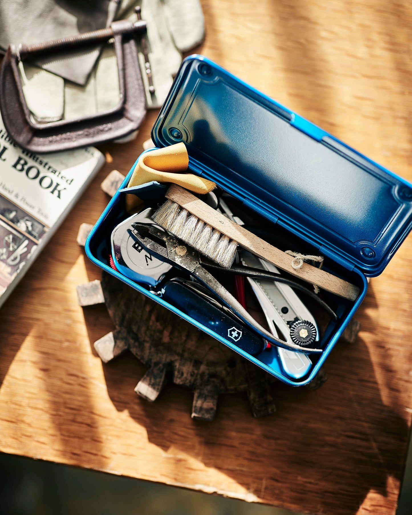 Toyo Steel T190 Toolbox White / Indigo